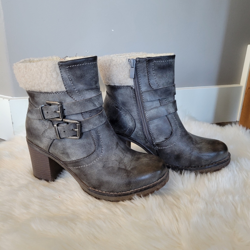 Gray Wanderlust ankle zip bootie
